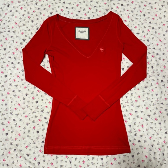Abercrombie & Fitch Tops - Abercrombie & Fitch Women's Scarlet Long Sleeve Tee